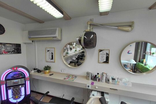 Salon mit Wurzlitzer 2